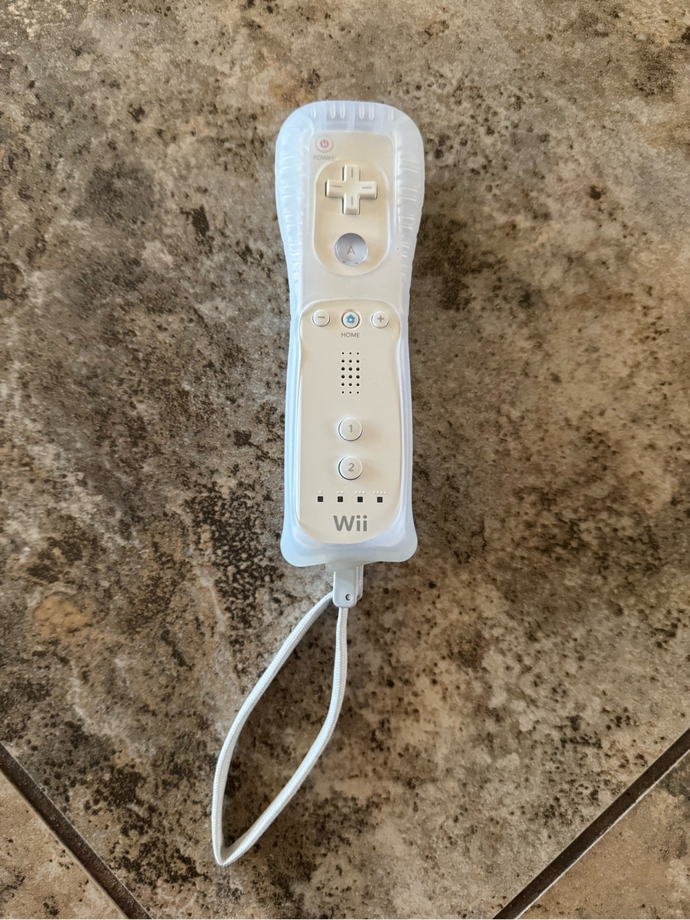 Nintendo White Wii Remote with Matching Wrist Strap & Cover